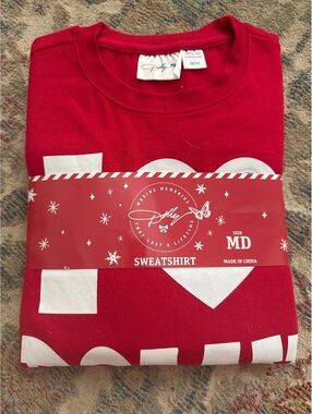 Red "I Love Dolly" Graphic Sweatshirt Medium